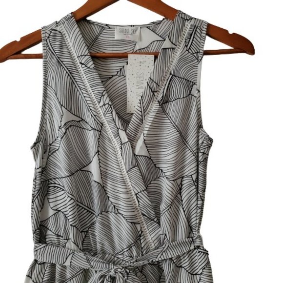 Sienna Sky Women's Leaf Print Surplice Ruffled Short Dress Size Small NWT - Picture 4 of 15